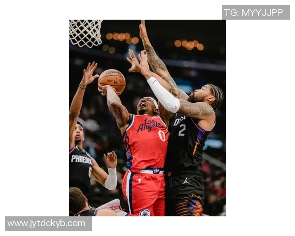 快船遭遇四连败！布克表现出色，格林伤退，科林斯高效，哈登全队最低得分